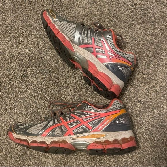 Women's size 7.5 EUC athletic sneakers running shoes ASICS brand - Picture 7 of 12